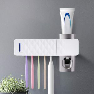 Intelligenter UV-Zahnbürstensterilisator, 3-in-1-UV-Zahnbürstenhalter für 5 Zahnbürsten, an der Wand montierter Zahnpastaspender mit aufkleberfreiem Stanzen für das Familienbadezimmer