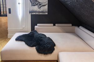 Lammfell Schwarz M – 90-100x55 cm - Echtes Schaffell, Natürliche Teppich für Wohnzimmer, Flauschiges Deko-Fell für Schlafzimmer