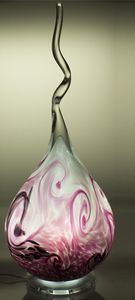 Glaslampe Flamme weiß lila m. Glassockel 69cm aus Kristallglas mundgeblasen