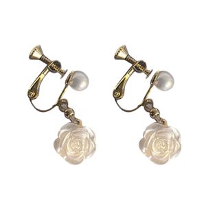 1 Paar Damen-Ohrringe, Kamelienform, Kunstperlen-Design, zeigen einzigartigen Charme, Legierung, Mini-Blumen-Stil, elegante All-Match-Tropfenohrringe für Dating-B