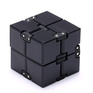 2x2x2 Infinity Fidget Cube Spielzeug, Luxus Zappelspiel Zauberwürfel für Kinder und Erwachsene, Mini Gadget Spinner, Besser für Stress und Angstabbau und Tötungszeit (Schwarz)