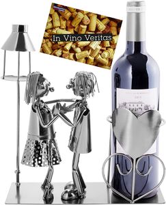 BRUBAKER Weinflaschenhalter Liebespaar mit Laterne für Teelicht - Metall Skulptur Flaschenständer - 26,5 cm - Wein Geschenk für Paare Paargeschenk - mit Grußkarte