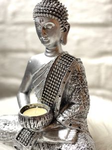 Buddha Teelichthalter Figur Deko Buddhismus 26,5cm in Silber Glitzersteine