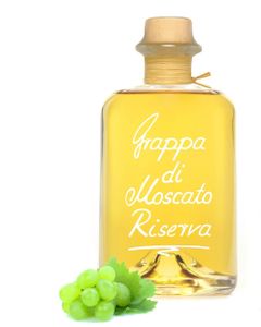 Grappa di Moscato Riserva 0,5L holzfaßgereift aromatisch & sehr mild 40% Vol.