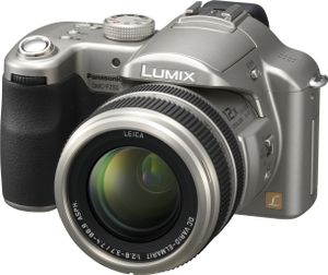 Panasonic Lumix DMC-FZ50 silber, 10,1 MP, 3648 x 2736 Pixel, 1/1.8 Zoll, CCD, 12x, Silber