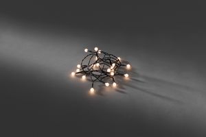 Konstsmide - LED Globelichterkette, runde Dioden, 6h Timer, 50 warm weiße Dioden, batteriebetrieben, Innen, schwarzes Kabel; 1492-107