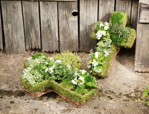 2x Pflanzer "Moos-Kreuz" aus Rattan, Metall & Moos, Grabschmuck, Pflanzkasten in Kreuzform, Grabkreuz