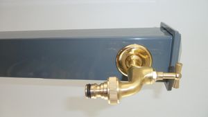 tomco Wasserzapfstelle eckig aus Stahl pulverbeschichtet 100 cm , Wassersäule mit Abdeckkappe CAP 4 aus Stahlblech mit Wasserhahn  1/2“ chrom