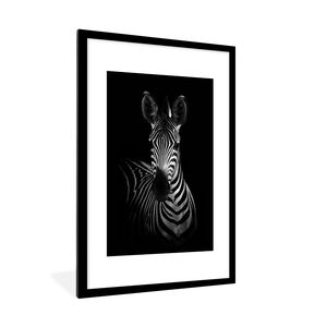 MuchoWow® Gerahmtes Poster Zebra - Schwarz - Weiß - Tiere 60x90 cm - Poster mit Schwarzem Bilderrahmen Wandposter Rahmen Foto Bilder - Dekoration - Wandposter Wohnzimmer - Hochwertig