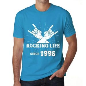 Herren Grafik T-Shirt Das Leben rocken seit 1996 – Rocking Life Since 1996 – Geschenk 28. Geburtstag Jahrestag 28 Jahre Jubiläum 28 Jährige Mann