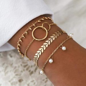 Boho Layered Armbänder Set-Korn-Armband Strang Gold Hand Kettenschmucksachen für Frauen-Mädchen (4 Stück)