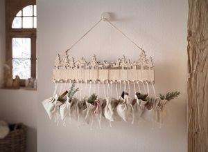 Adventskalender "Sachet" aus Holz mit 24 Säckchen zum befüllen, Weihnachtskalender zum Aufhängen