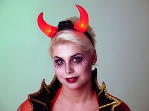 Haarreif leuchtende Teufelshörnern zu Teufel Kostüm an Halloween