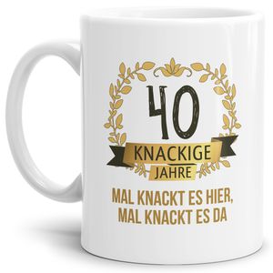 Tassendruck Geburtstagstasse mit Lustigen Spruch " Knackige 40, Mal Knackt Es Hier, Mal Knackt Es Da"- 300 ml - Ideales Geburtstagsgeschenk für Freunde und Familie zum 40. Geburtstag