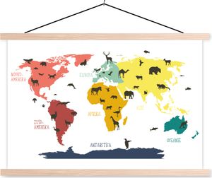 MuchoWow® Textilposter Weltkarte - Kinder - Tiere - Rosa - Orange - Jungen - Mädchen 60x40 cm mit holzfarbenen Rahmen - Bilder