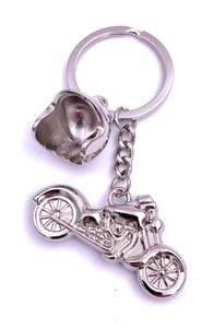 Onwomania Chopper mit Helm Motorrad Bike Schlüsselanhänger Keychain Silber Metall