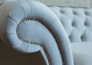 Chesterfield 4 Sitzer Polster Couch Modern Stil Samt Textil Stoff Sofa Couchen