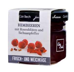 Cheese Pairing aus Himbeeren mit Rosenblüten