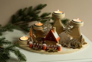Winterszene Winterdekoration mit Holz-Teelichthaltern