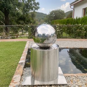 Köhko® Kugelbrunnen Ø25cm mit integrierte LED-Beleuchtung auf zylindrischen Edelstahl Eimer H30cm hochglanzpoliert Gartenbrunnen aus Edelstahl