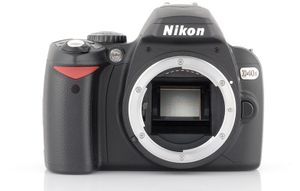 Nikon D40X 10,2 Megapixel DSLR-Kamera, 23,6 x 15,8 mm CCD-Sensor, 6,35 cm (2,5 Zoll) Display, NO