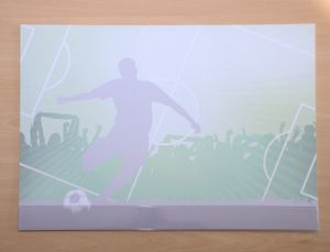 Schreibtischunterlage Papier Fußballspieler auf Spielfeld / 25 Blatt 59,4 x 42 cm 90g-Papier