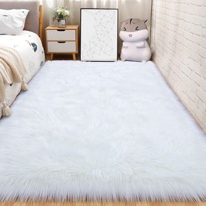 Faux Lammfell Schaffell Teppich Kunstpelz Teppich 90 x 160cm Fellteppich rechteckig für Kinderzimmer Schlafzimmer (Weiß)