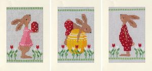 Vervaco Kreuzstich Set Grußkarten "Osterhasen im Tulpengarten" 3er Set, Zählmuster, 10,5x15cm