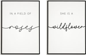 She is a Wildflower 2er Set Poster Niedlicher Spruch Wandbild Wohnzimmer Küche Flur Schlafzimmer Wanddeko – A4 (21x29.7cm) / schwarzer Bilderahmen