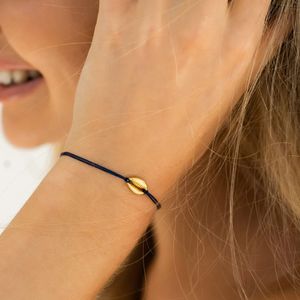 Armband Gold Muschel - KAURIMUSCHEL Marine ◦ Farbe des Makramee-Fadens jeansblau / silber vergoldet