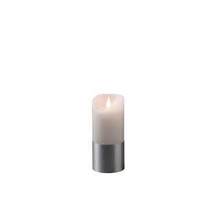 LED Kerze mit silberfarbener Banderole - Echtwachs - 3D Flamme - Timer - H: 17,5cm, D: 7,5cm - weiß