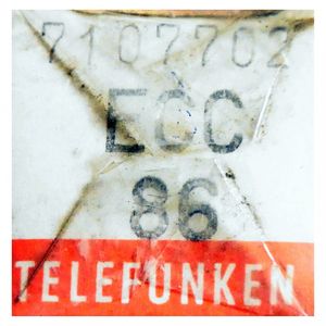 ECC86 Doppeltriode. Eine Radioröhre von Telefunken. ID15762