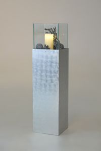 Windlichtsäule Kerzenhalter Windlicht Fiberglas Candela", Silber Hochglanz - 25x25x100 cm"