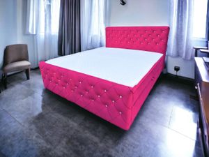 Boxspringbett mit kristallen CARMEN II 140 x 200 cm Amor Velvet 16 Rosa mit zwei Bettkästen und H2 Matratze,Komplett-Set mit Matratze und Topper