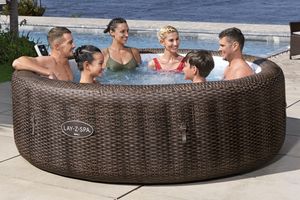 Bestway® LAY-Z-SPA® Energiespar-Whirlpool Bali AirJet™ mit App-Steuerung + integrierter UltraFit™ -Pumpeneinheit, für 7 Personen Ø 216 x 71 cm, Rattan-Optik (Schokobraun)