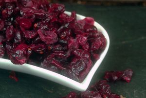 Krauterino24 - Cranberries mit Ananassaft getrocknet Snack Trockenfrüchte getrocknet | Menge: 250g
