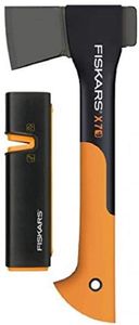 Fiskars Set Universalaxt X7-XS, Mit Axt- und Messerschärfer, Länge: 35,5 cm, Schwarz/Orange, 1020183 (Limitierte Auflage)
