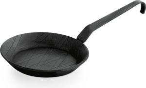 WAS Germany - Schwarzer Eisenauflauf mit Stiel mit Haken Ø 20 cm WAS Germany - Schwarzer Eisenauflauf mit Stiel mit Haken Ø 20 cm