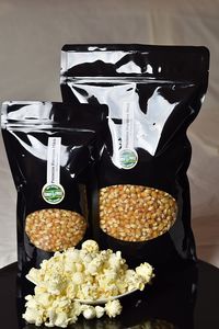 Premium Popcorn Kinopopcorn 1 Kg frische Beutel XL 1:46 Popvolumen im wieder verschließbarem Beutel GMO Frei