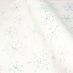 Papier do pakowania "Snowflakes I" wykonany z papieru z recyklingu, wyprodukowany w Niemczech