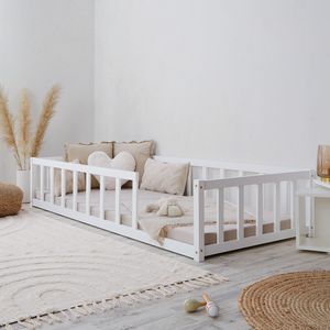 Homestyle4u 2523, Kinderbett Weiß mit Rausfallschutz 90x200 cm Bodenbett Montessori Bett Lattenrost Kleinkindbett