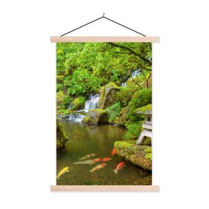 MuchoWow® Textilposter Wasserfall - Koi - Japanische Laterne - Moos - Wasser 60x90 cm mit holzfarbenen Rahmen - Textil