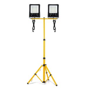 YARDIN 2x 100W LED Strahler Superhell Flutlicht IP66 Wasserdicht LED Fluter 3000 Kelvin Warmweiß Außenstrahler Flutlichtstrahler Scheinwerfer Licht mit 150cm Gelb Teleskop Stativ für LED Fluter