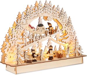 BRUBAKER 3D sviečkový oblúk - LED sviečkový oblúk - Sánkovačka v lese - Prírodné drevené vianočné osvetlenie - 22 x 32 x 9 cm - Ručne maľované postavičky