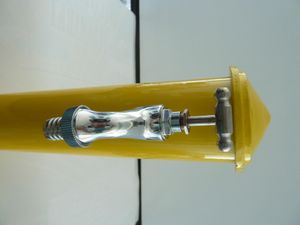 tomco Wasserzapfstelle rund aus Stahl pulverbeschichtet 75 cm gelb, Wassersäule mit Abdeckkappe CAP 2 aus Aluminiumguss mit Wasserhahn 1/2“ chrom