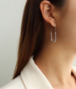 Ohrringe mit minimalistischem Design, schlanker Papierclip, schmale Linie - Silber