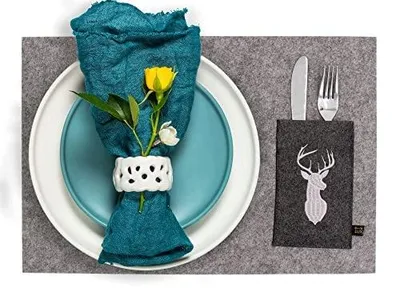 Zdjęcie produktu dla Podkładki filcowe do stołu motyw jelenia zestaw 4 sztuki 45X30 cm