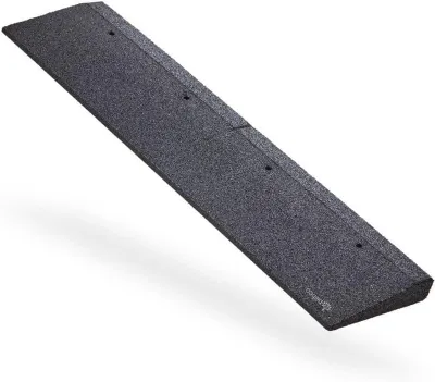 Produktbild von Schwellenrand – Auffahrt aus Gummi – Überwindet Bordsteine – Wasserdurchlässiges Material – 100 cm breit – Schwarz