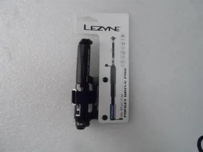 Produktbild von Lezyne Pocket Drive, Handluftpumpe, Fahrrad, Schwarz, I-Typ-Griff, 11 bar, Acrylnitril-Butadien-Styrol (ABS)