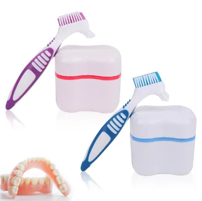 Produktbild von Set aus 4 Prothesenbehältern mit Reinigungsbürsten
